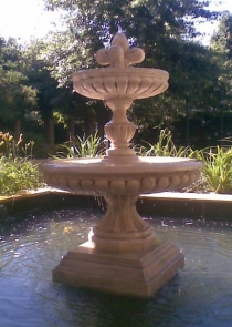 Ashton Fountain With Fleur Finial